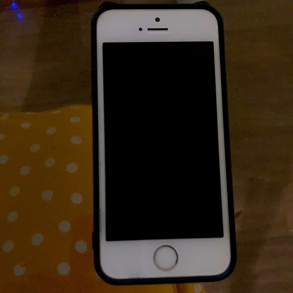 It’s a iPhone se the first generation. It’s been sitting in my drawers.